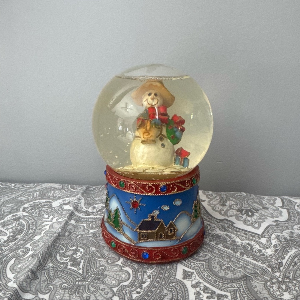 Vintage Festive Snowman Snow Globe